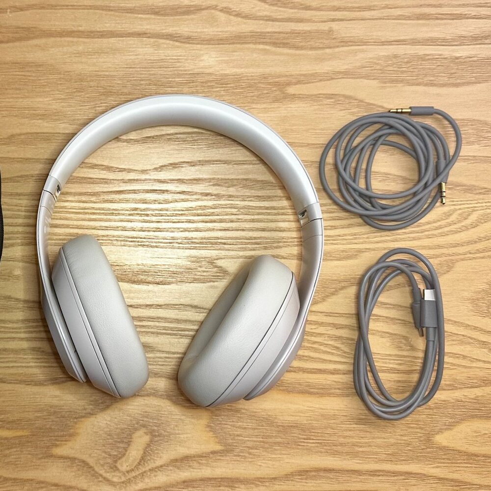 Beats Studio Pro - Wireless Noise Cancelling Over-the-Ear Headphones - Sandstone